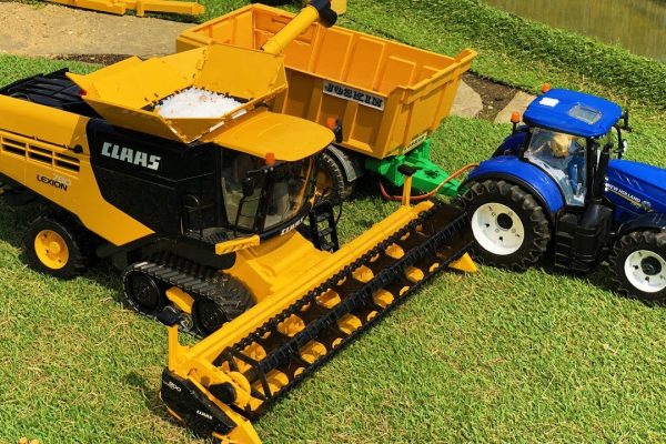 BRUDER farming toys COMBINE HARVESTER and tractor at work! Action